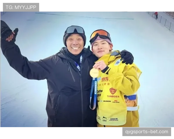 苏翊鸣平时爱喝矿泉水，比赛时却喝得像个豪门小少爷？