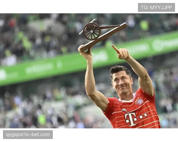 莱万多夫斯基与哈兰德在终结效率与跑位结构上出现分化趋势